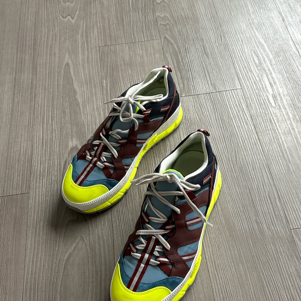 Size 44 men’s sneaker from burberry